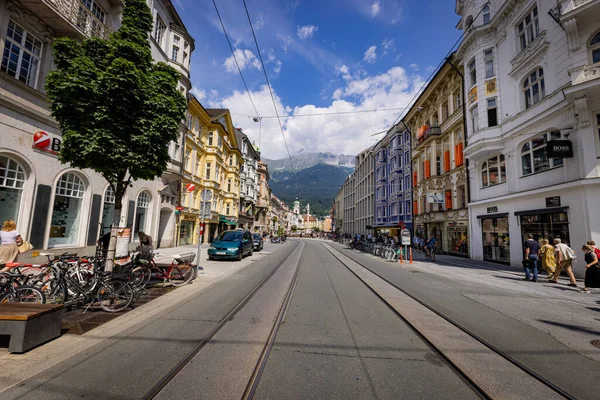 Vista Sulla Strada Nel Centro Storico Innsbruck Una Giornata Sole — Foto Stock