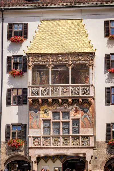 Beroemd Gouden Dak Oude Binnenstad Van Innsbruck Oostenrijk Innsbruck Oostenrijk — Stockfoto