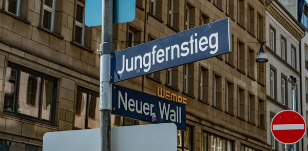 Όμορφο Κέντρο Της Πόλης Του Αμβούργου Διάσημη Συνοικία Jungfernstieg Hamburg — Φωτογραφία Αρχείου