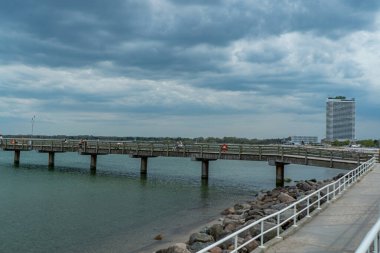 Gezgin Almanya 'daki Baltık Denizi İskelesi - LUBECK, GERMANY - 10 Mayıs 2021