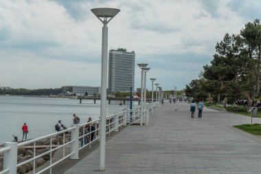 Baltık Denizi 'ndeki Ünlü Gezgin Plajı - LUBECK, ALMANY - 10 Mayıs 2021