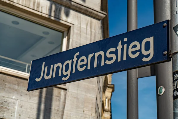 Utcai Tábla Jungfernstieg Hamburgban Hamburg Németország 2021 Május — Stock Fotó