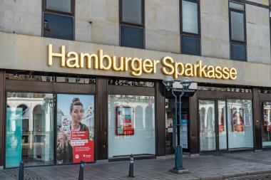 Hamburg 'daki Hamburger Sparkasse Bankası - HAMBURG, GERMANY - 10 Mayıs 2021
