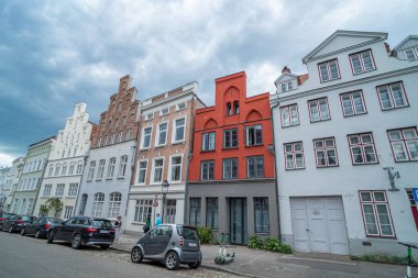 Lubeck 'in şehir merkezindeki tarihi binalar - Unseco Dünya Mirası Alanı - LUBECK, GERMANY - 10 Mayıs 2021