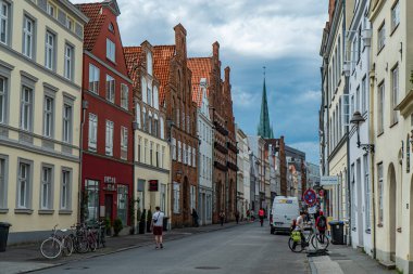 Lubeck Almanya 'sının tarihi şehir merkezi - LUBECK, Almanya - 10 Mayıs 2021