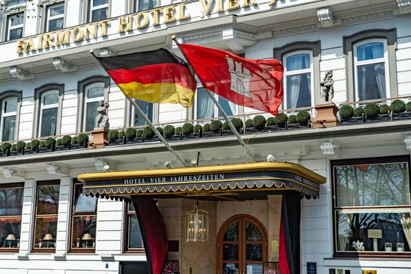 Famous Hotel Four Seasons Hotel Hamburg Called Vier Jahreszeiten Hamburg — Stock Photo, Image