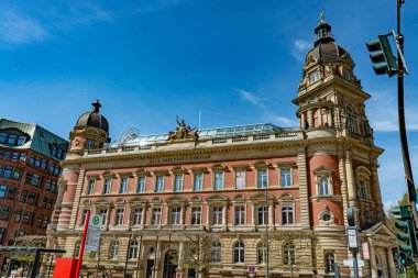 Hamburg 'daki Old Post Headofoffice - HAMBURG, Almanya - 10 Mayıs 2021