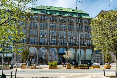 Hamburg 'daki Alsterhaus Mağazası - HAMBURG, Almanya - 10 Mayıs 2021
