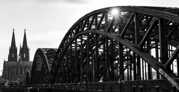 Híres Hohenzollern Híd Kölnben Amely Katedrálishoz Vezet Cologne Németország 2021 — Stock Fotó