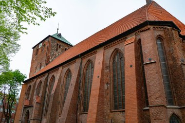 Almanya 'nın tarihi şehir merkezi Stade' deki eski kilise - STADE, GERMANY - 10 Mayıs 2021