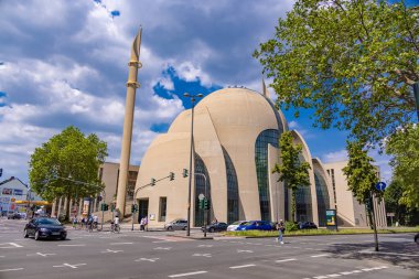 Köln 'deki Merkez Cami - COLOGNE, Almanya - 25 Haziran 2021