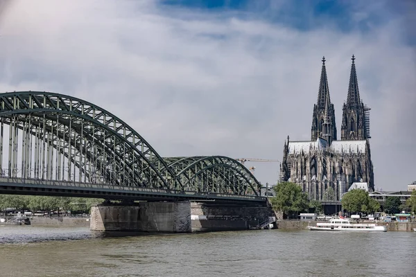 Skyline Van Stad Keulen Een Zonnige Dag Cologne Duitsland Juni — Stockfoto