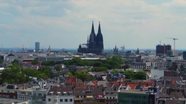 Köln Almanya 'sının çatıları üzerinde - COLOGNE GERMANY - 25 Haziran 2021