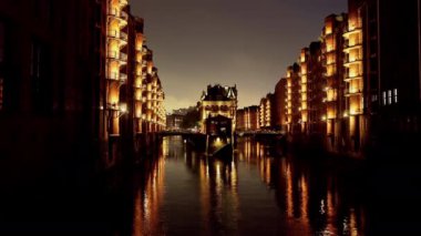 Geceleri Ericiusspitze 'deki Hamburg Depo Bölgesi
