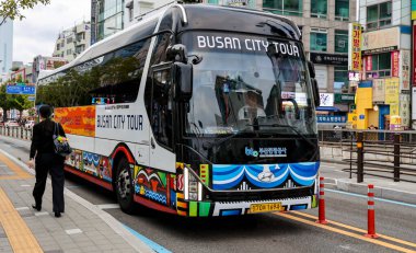 BUSAN, Güney Kore - 9 EKİM 2025 Busan Şehri Tur otobüsü turizm ve Güney Kore 'ye seyahat