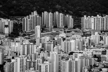 BUSAN, Güney Kore - 9 Ekim 2025 - Busan, Güney Kore, kalabalık şehir yaşamını ve modern mimariyi gösteriyor