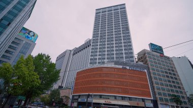 SEOUL, Güney Kore - 11 Ekim 2025 Seul, Güney Kore 'de şehir mimarisi bulutlu bir günde baskın çıktı