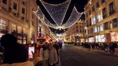 Londra Noel Zamanı - İnanılmaz Xmal Işıkları Dekorasyonu - London, Birleşik KINGDOM - 21 ARALIK 2024