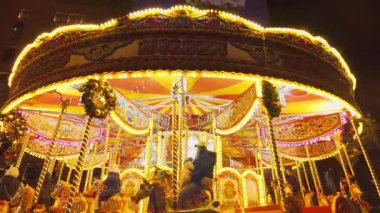 Londra 'daki Battersea Elektrik İstasyonu' ndaki Çocuk Atlıkarıncaları - LONDON, BİRLİK KINGDOM - 21 Aralık 2024