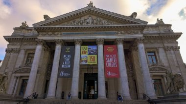 BRÜKSEL, BELGIUM - 26 Kasım 2025 - Brüksel 'de Belçika Bira Dünyası Müzesi' ne ev sahipliği yapan Tarihi Bourse de Bruxelles