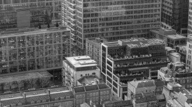 LONDON, UK - HAZİRAN 07, 2026 - Londra binalarının havadan görünüşü, şehir mimarisini ve gelişimini siyah beyaz gösteriyor