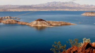 Mead Nevada Gölü'nün mavi suyu .