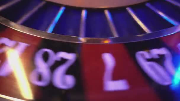 Rueda de ruleta en un casino - primer plano extremo — Vídeo de stock