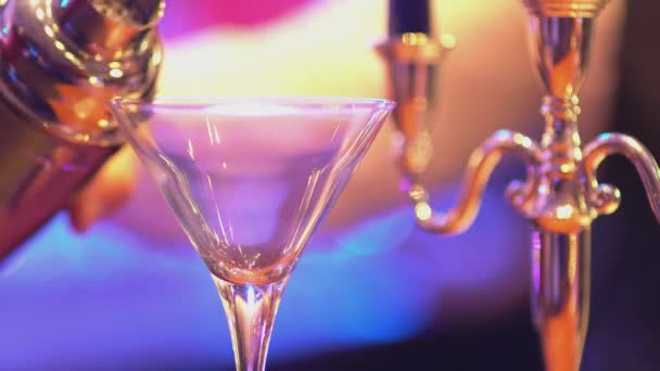 Verre de vodka Martini - style James Bond — Video