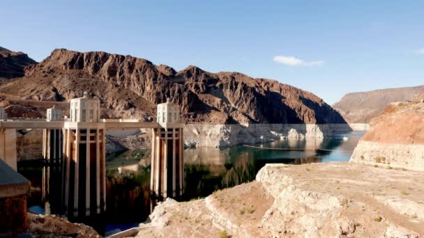 Beautiful wide shot over Hoover Dam in Nevada — Stock Video