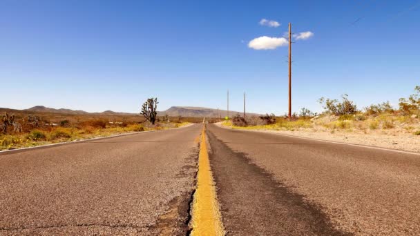 Strada infinita deserto del Nevada — Video Stock