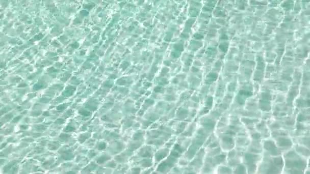 Víz gondolatokkal a tiszta medence - víz Kausztika felbontás. — Stock videók