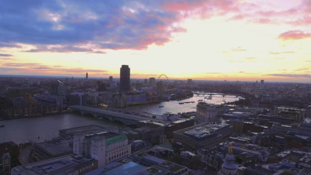 Večerní pohled na Londýn — Stock video