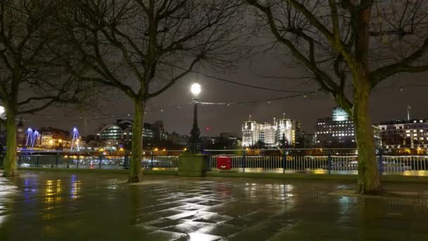夜のロンドンのサウスバンク — ストック動画
