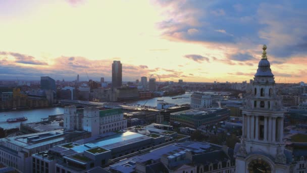 Londra üzerinde şaşırtıcı gökyüzü — Stok video