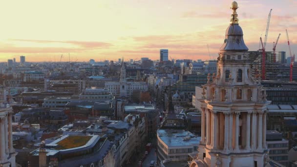 Luchtfoto van het Londen in de avond — Stockvideo