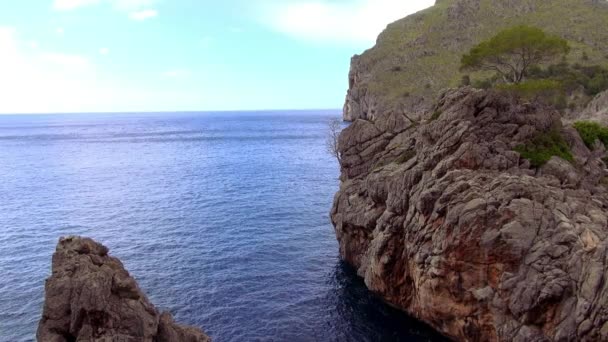 Sziklás partvonal Mallorca — Stock videók