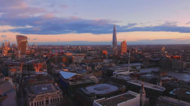 Hermosa ciudad de Londres por la noche — Vídeos de Stock