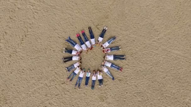 Children lie on the sand, aerial survey — Stock Video