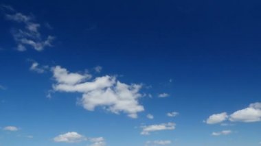 Timelapse: bulutlar gökyüzünde
