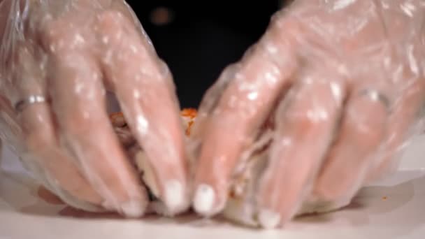 Traditional Japanese food. close-up. professional Sushi Chef is putting freshly prepared sushi rolls in a delivery box for takeaway from sushi bar. — Stock Video