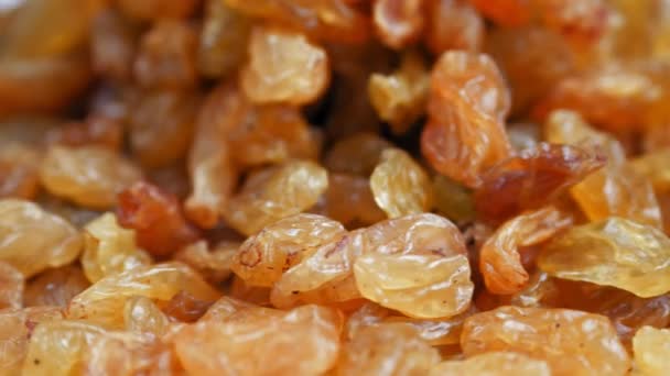 Raisins. close-up. rotation food. Raisins background rotate slowly, top view. Dried fruit, light and dark raisins for healthy diet. food background. Gastronomy concept, organic food. — Stock Video