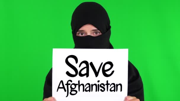 Afghánistán. Protest pro Afghánistán. tagline. Pohled na znamení zachraňte Afghánistán. Afghánistán válka 2021. — Stock video