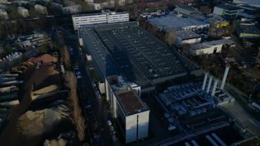 Büyük modern endüstriyel kompleks, konut veri merkezi ve telekomünikasyon yapıları, çatı soğutma sistemleri. Hız rampası hiper hareket zaman aşımı ters uçan İHA