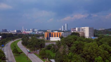 Ai için Büyük Datacenter kuantum bilgisayarı Kuala Lumpur, Malezya 'da altyapı. Geniş yörünge panorama görünümü insansız hava aracı