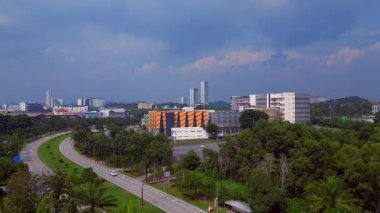 Ai için Büyük Datacenter kuantum bilgisayarı Kuala Lumpur, Malezya 'da altyapı. Ters İHA uçuşu