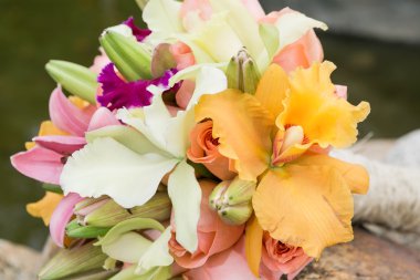 gelin düğün günü için güzel buket