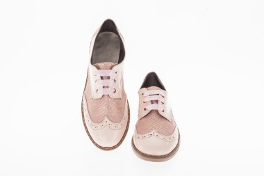  Ayakkabı bağcıklarımı ile pembe deri kadınlar için yapılmış