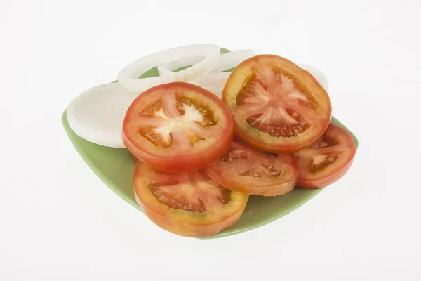 Fatias de cebola e fatias de tomate — Fotografia de Stock