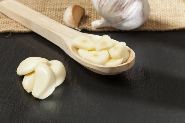 Garlic Allium Sativum Wooden Spoon Garlic Photo Dark Background — Stock Photo, Image