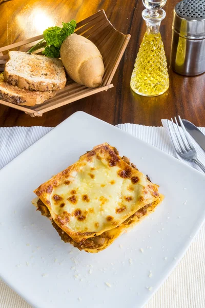 Smakfull Porsjon Lasagne Med Kjøtt Tradisjonell Italiensk Mat – stockfoto